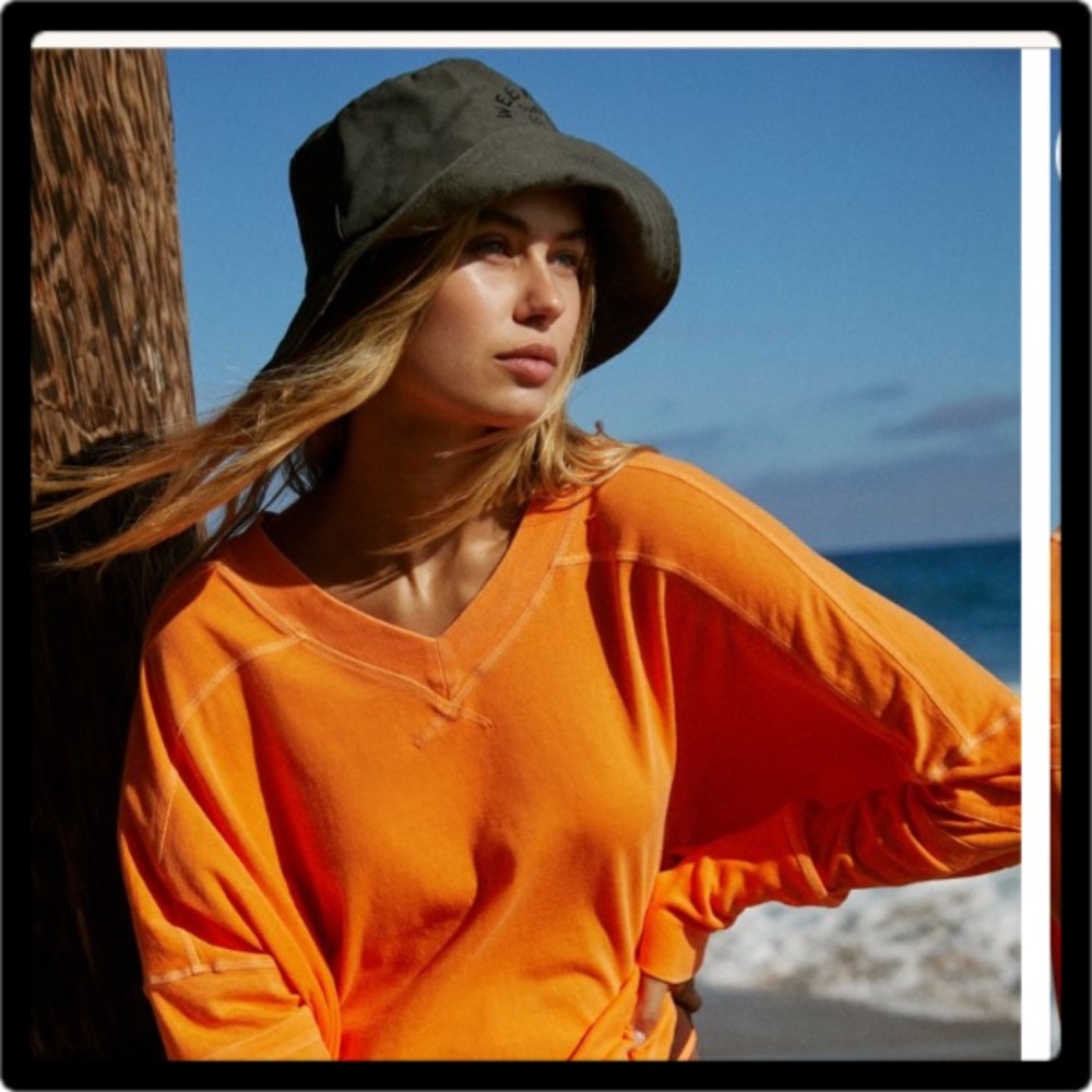 ❤️Free People ❤️Beach Orange Crew Long Sleeve Cropped Sweater Size Medium
